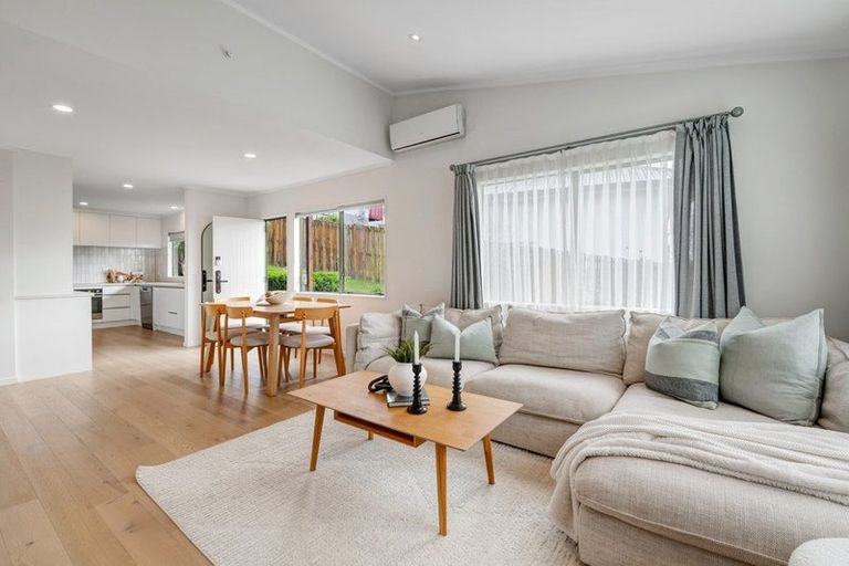 Photo of property in 28 Barbados Drive, Unsworth Heights, Auckland, 0632