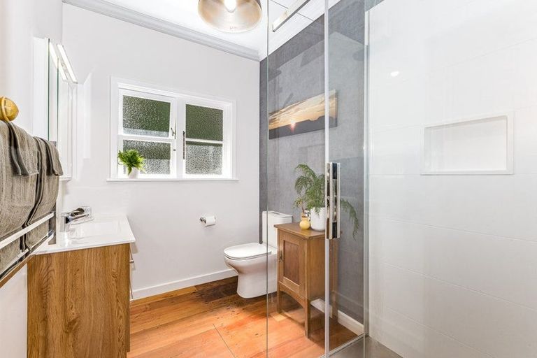 Photo of property in 33a Nevay Road, Miramar, Wellington, 6022