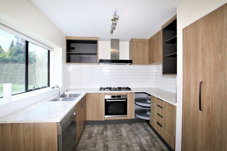 Photo of property in 1/10 Altair Place, Windsor Park, Auckland, 0632