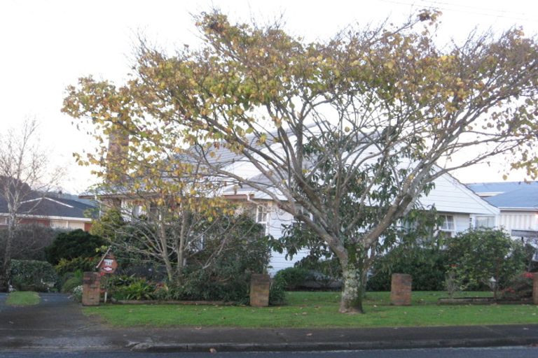 Photo of property in 28 Lynmore Drive, Hillpark, Auckland, 2102