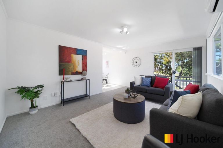 Photo of property in 3/10 Penion Drive, Flat Bush, Auckland, 2023