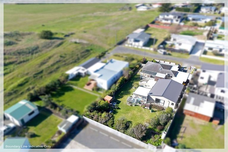 Photo of property in 8 Huia Street, Foxton Beach, Foxton, 4815