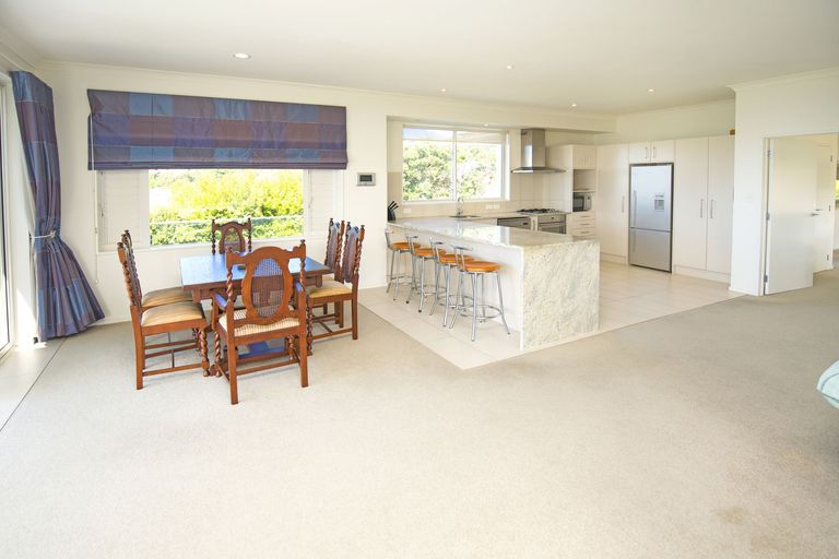 Photo of property in 150 Pacific Parade, Army Bay, Whangaparaoa, 0930