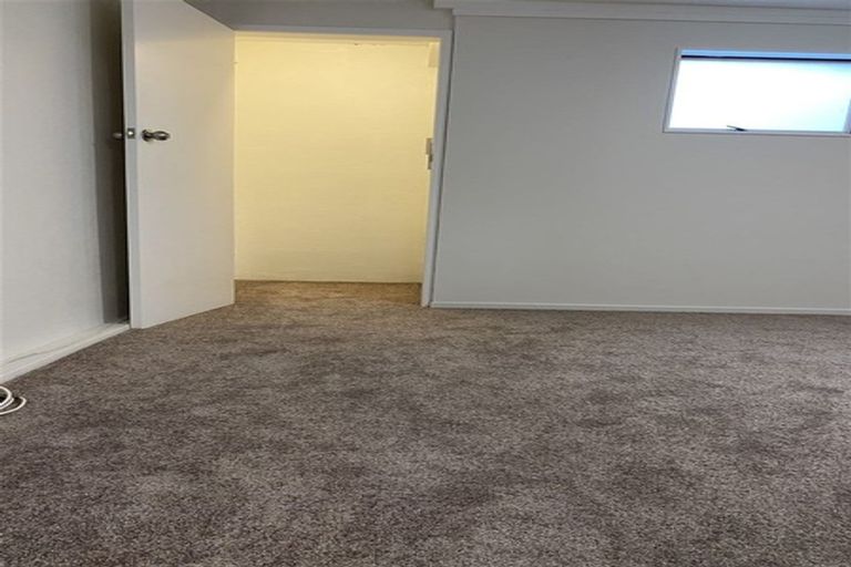 Photo of property in 89 Chelsea View Drive, Chatswood, Auckland, 0626