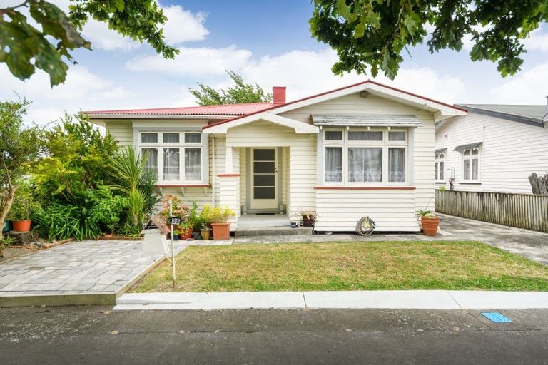 Photo of property in 35 Stewart Crescent, Hokowhitu, Palmerston North, 4410