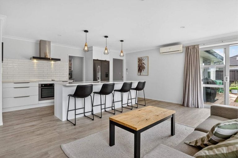 Photo of property in 33 Te Kio Crescent, Papamoa Beach, Papamoa, 3118