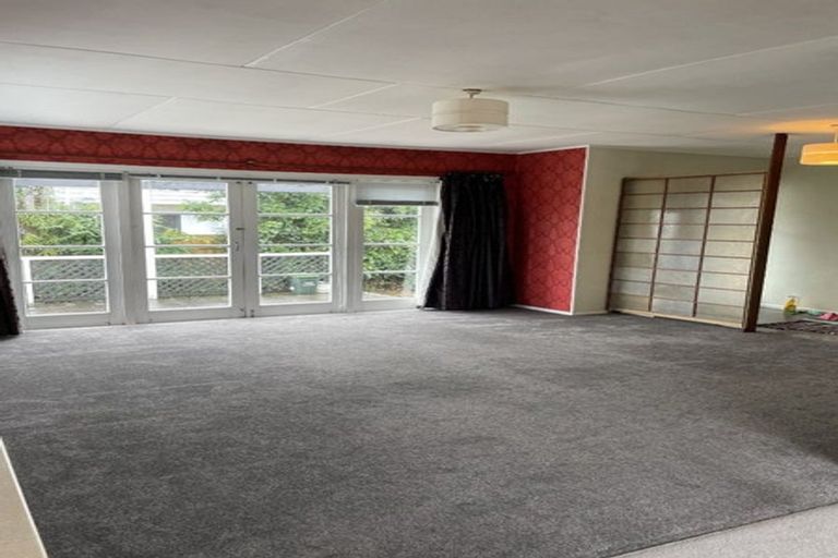 Photo of property in 44 Seymour Road, Sunnyvale, Auckland, 0612