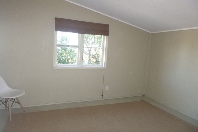 Photo of property in 2 Gow Street, Helensville, 0800