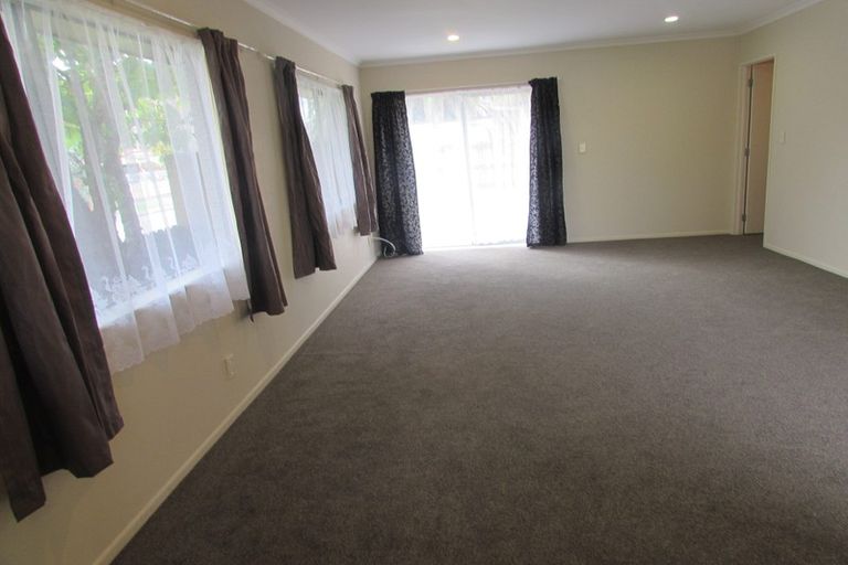 Photo of property in 2 Wheaton Place, Glen Eden, Auckland, 0602