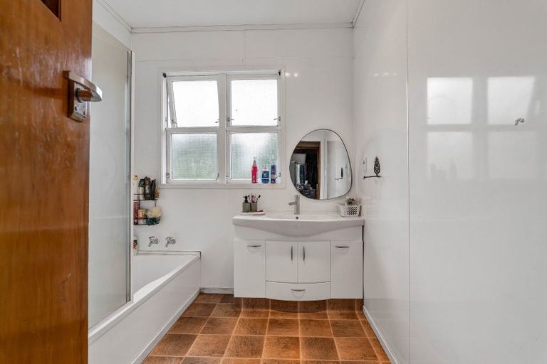 Photo of property in 19 Clifford Road, Eltham, 4322