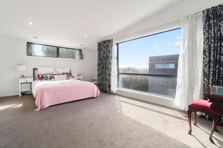 Photo of property in 72a Hobsonville Road, West Harbour, Auckland, 0618