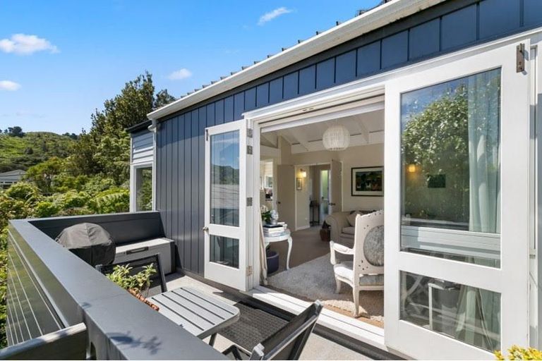 Photo of property in 7 Newcombe Crescent, Karori, Wellington, 6012