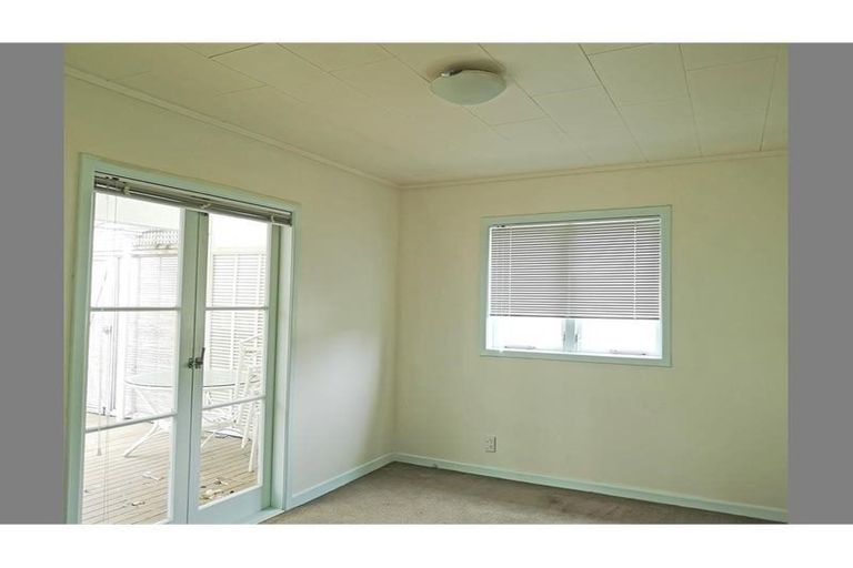 Photo of property in 592 Beach Road, Rothesay Bay, Auckland, 0630