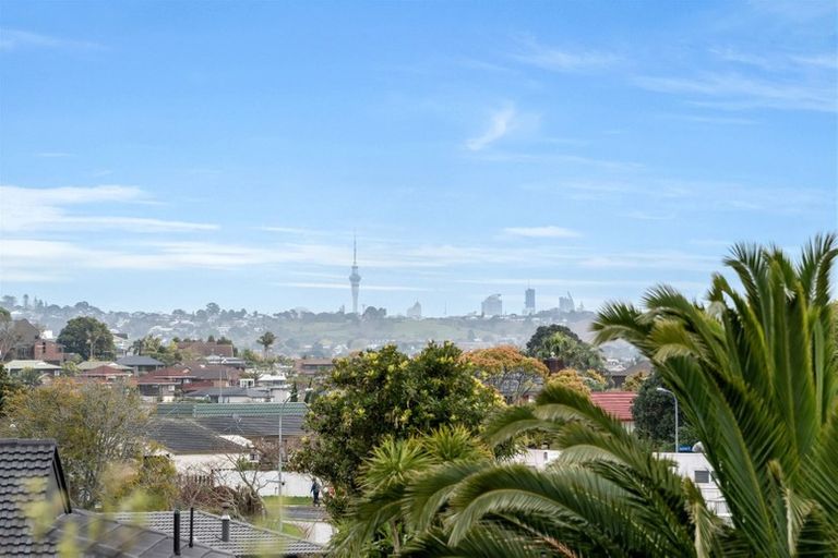 Photo of property in 23 Jandell Crescent, Bucklands Beach, Auckland, 2014