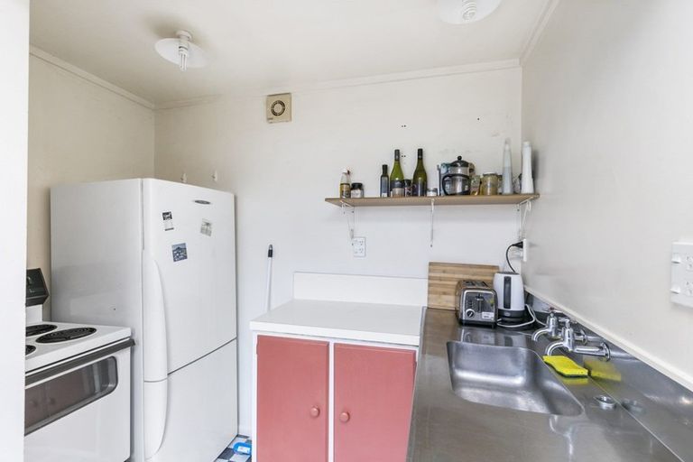 Photo of property in 9 Lerwick Terrace, Melrose, Wellington, 6023