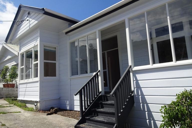 Photo of property in 73 Queens Drive, Lyall Bay, Wellington, 6022