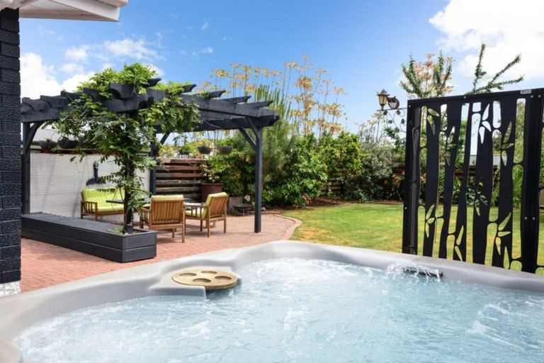 Photo of property in 3 Delamare Road, St Andrews, Hamilton, 3200