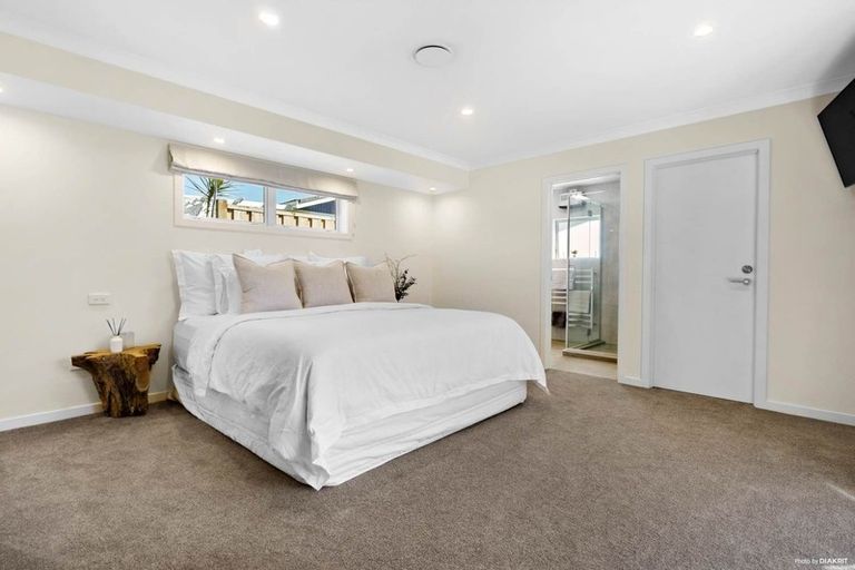 Photo of property in 11 Quibray Place, Botany Downs, Auckland, 2010