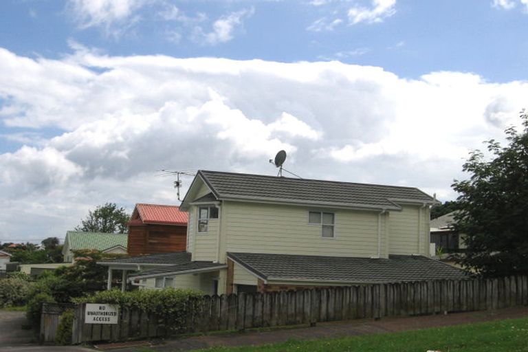 Photo of property in 2/3 Beatrix Street, Avondale, Auckland, 1026