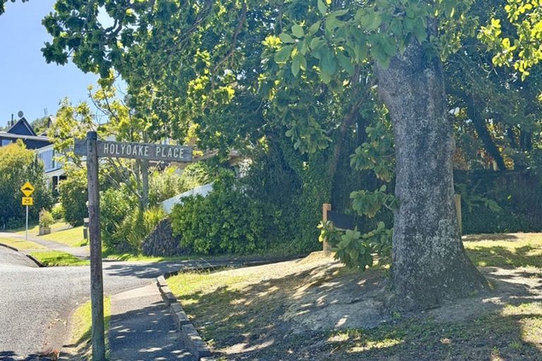Photo of property in 5 Holyoake Place, Chatswood, Auckland, 0626