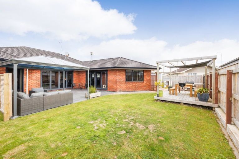 Photo of property in 17 Daniel Place, Kelvin Grove, Palmerston North, 4414