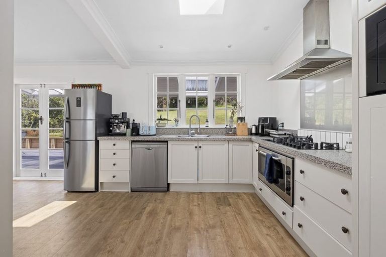 Photo of property in 204 Cape Rodney Road, Leigh, 0985