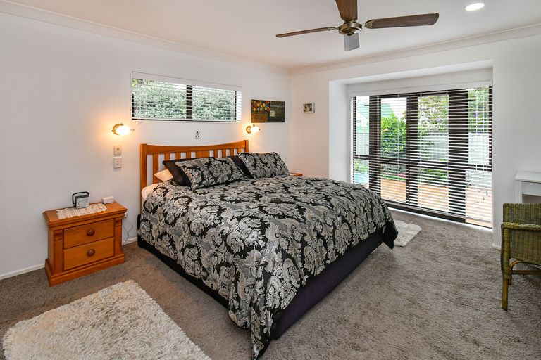 Photo of property in 2/27 Queen Street, Papakura, 2110