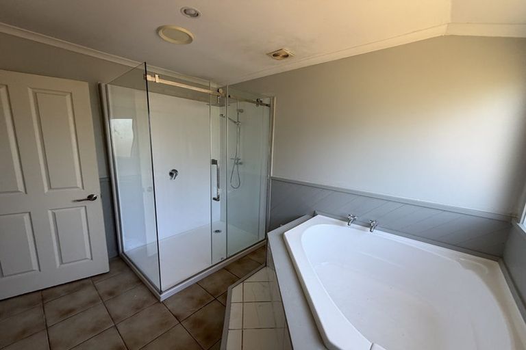 Photo of property in 4 Guernsey Place, Grandview Heights, Hamilton, 3200
