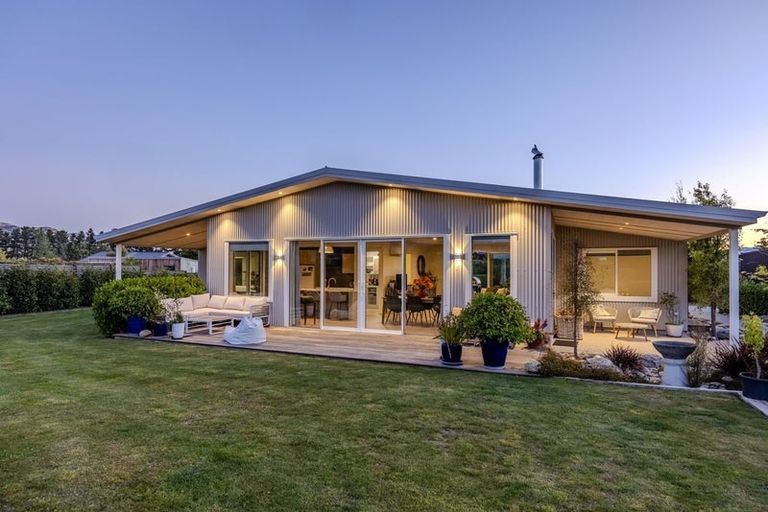 Photo of property in 21 Sam John Place, Lake Hawea, 9382