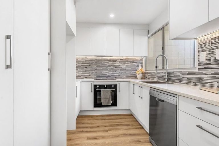 Photo of property in 1/8 Wilbur Place, Pakuranga Heights, Auckland, 2010