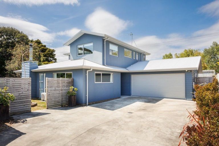 Photo of property in 7 Tower Place, Fitzherbert, Palmerston North, 4410