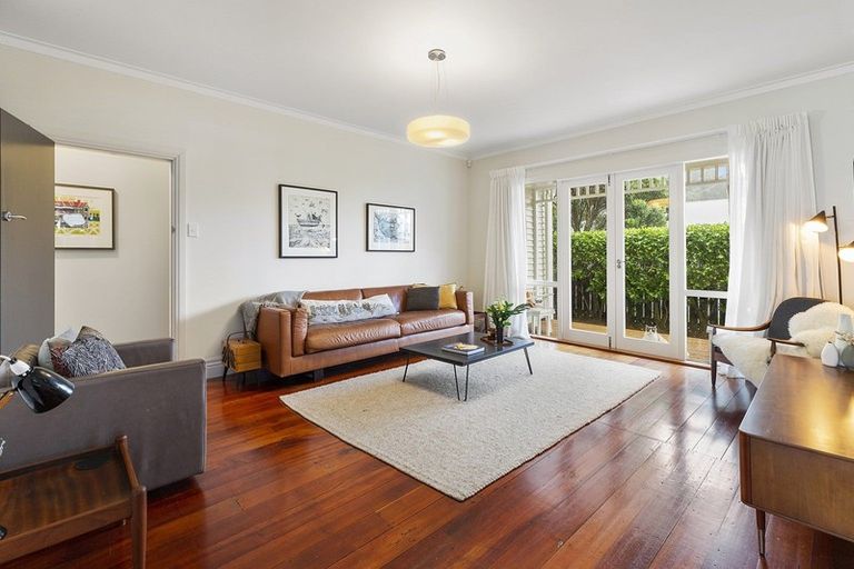 Photo of property in 11 Mantell Street, Seatoun, Wellington, 6022