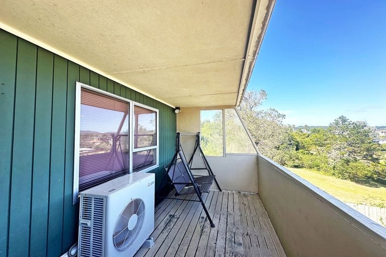 Photo of property in 4/70 West Coast Road, Glen Eden, Auckland, 0602