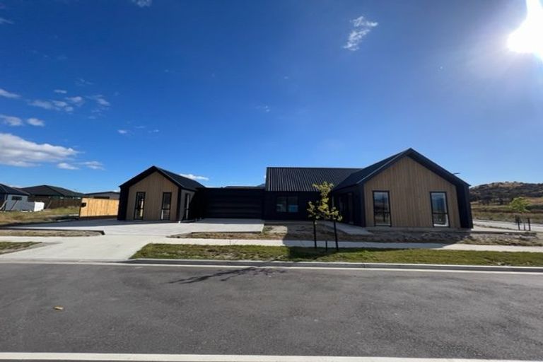 Photo of property in 69 Shepherd Road, Jacks Point, Queenstown, 9371