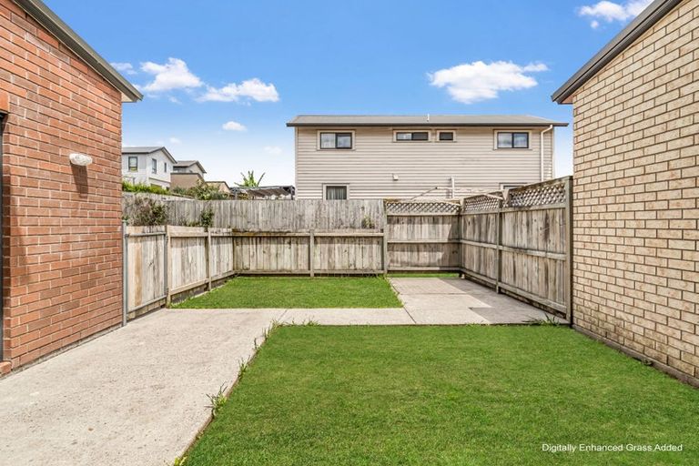 Photo of property in 43 Becker Drive, Weymouth, Auckland, 2103