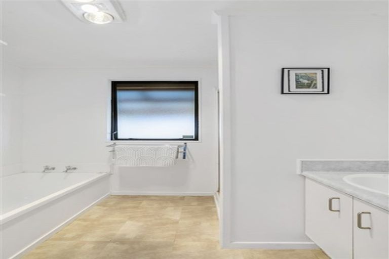 Photo of property in 31 Penion Drive, Flat Bush, Auckland, 2023