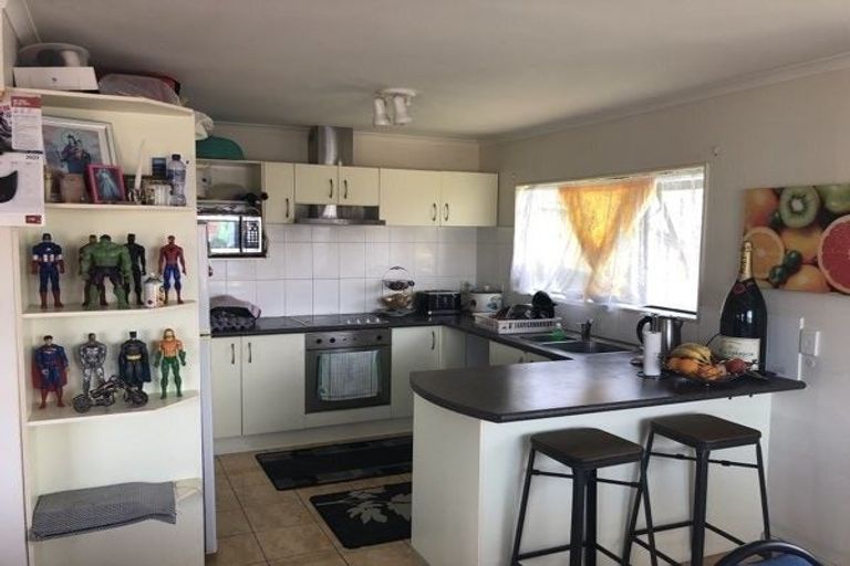 Photo of property in 3 Shah Place, Glen Eden, Auckland, 0602