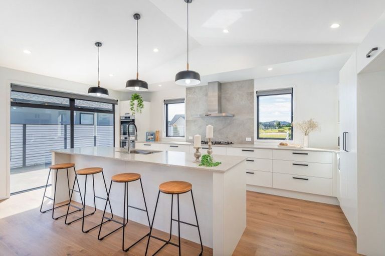 Photo of property in 18 Awatea Drive, Whitianga, 3510