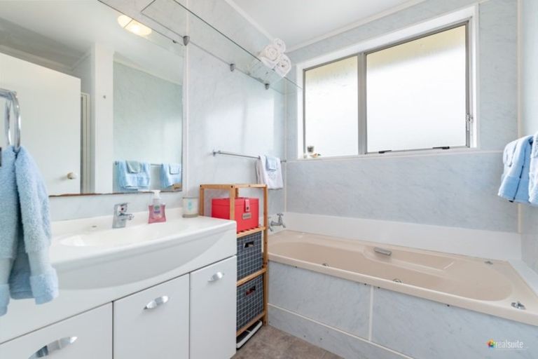 Photo of property in 37 Woolwich Close, Whitby, Porirua, 5024