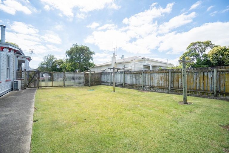 Photo of property in 16 Lombard Street, Palmerston North, 4410
