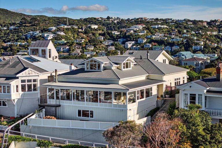 Photo of property in 52 Central Terrace, Kelburn, Wellington, 6012