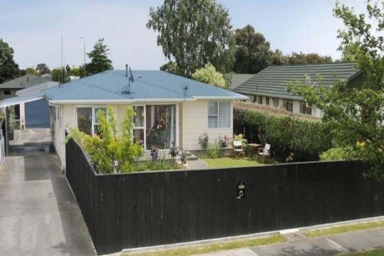 Photo of property in 4 Acacia Street, Kelvin Grove, Palmerston North, 4414