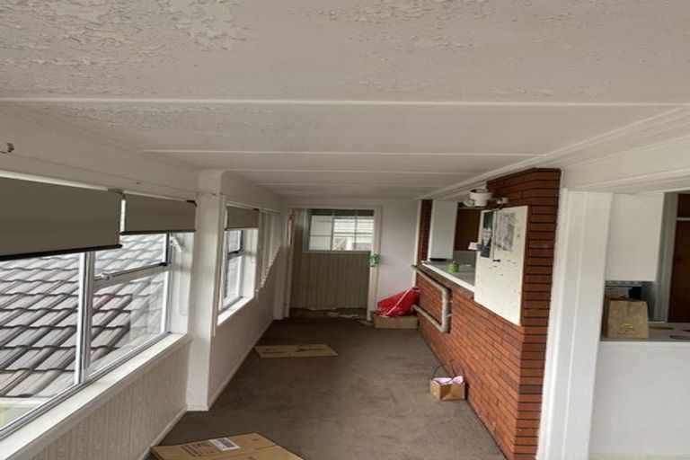 Photo of property in 3/69 Royal View Road, Te Atatu South, Auckland, 0610