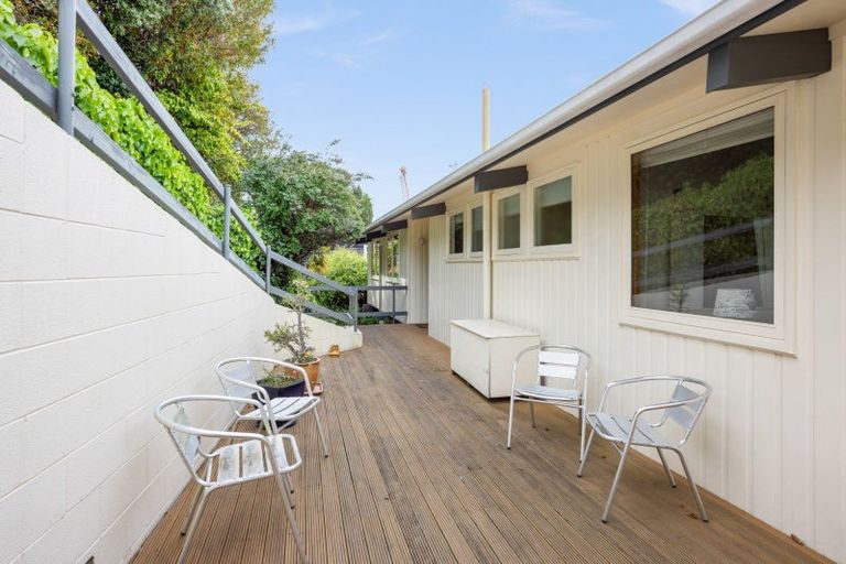 Photo of property in 2 Karaka Road, Bluff Hill, Napier, 4110