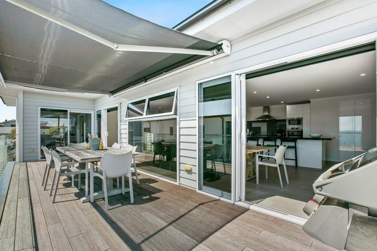 Photo of property in 11 Bayly Road, Moturoa, New Plymouth, 4310