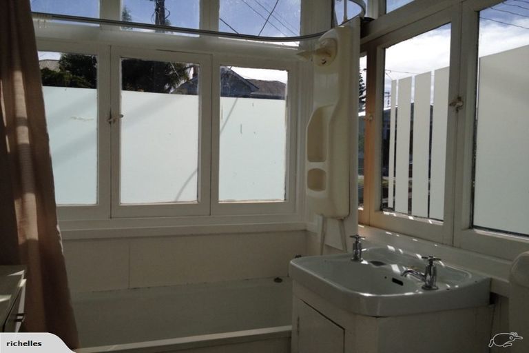 Photo of property in 18 Shoal Bay Road, Devonport, Auckland, 0624