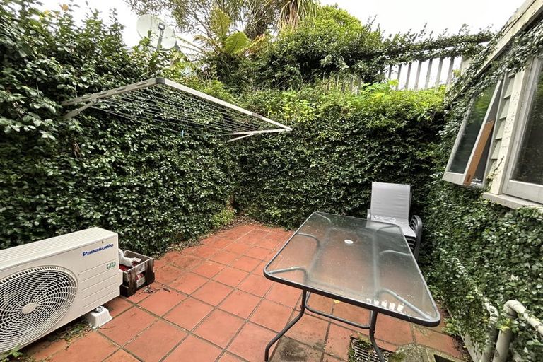 Photo of property in 15 Cottleville Terrace, Thorndon, Wellington, 6011