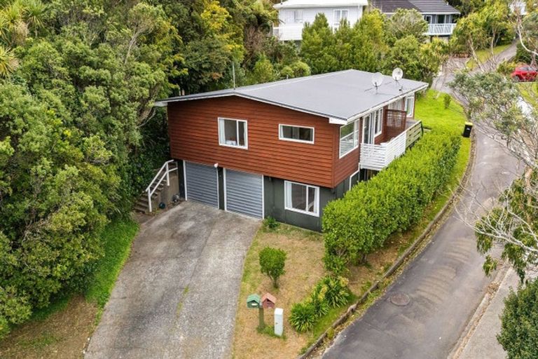 Photo of property in 1/15 Bloomsbury Grove, Newlands, Wellington, 6037
