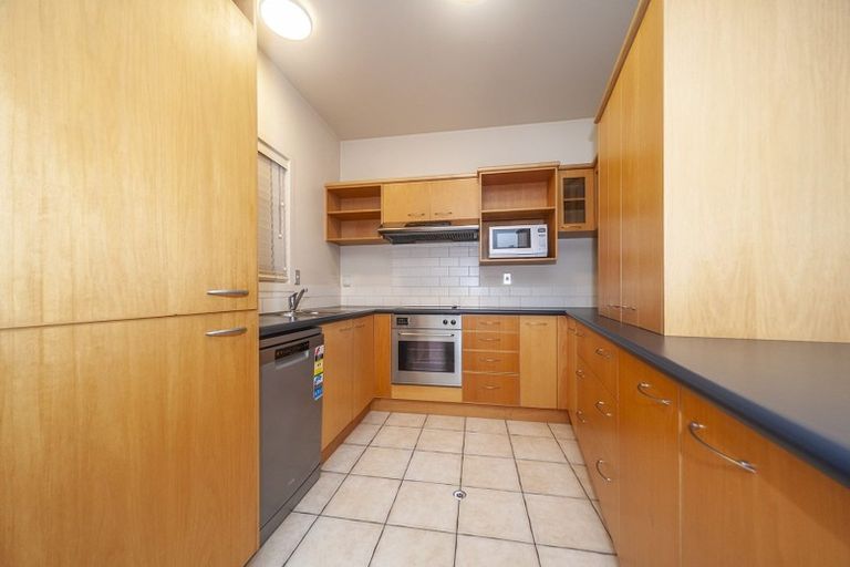 Photo of property in Endeavour Apartments, 8/125 Thorndon Quay, Pipitea, Wellington, 6011