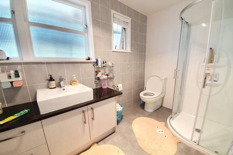 Photo of property in 1/24 Pigeon Mountain Road, Half Moon Bay, Auckland, 2012